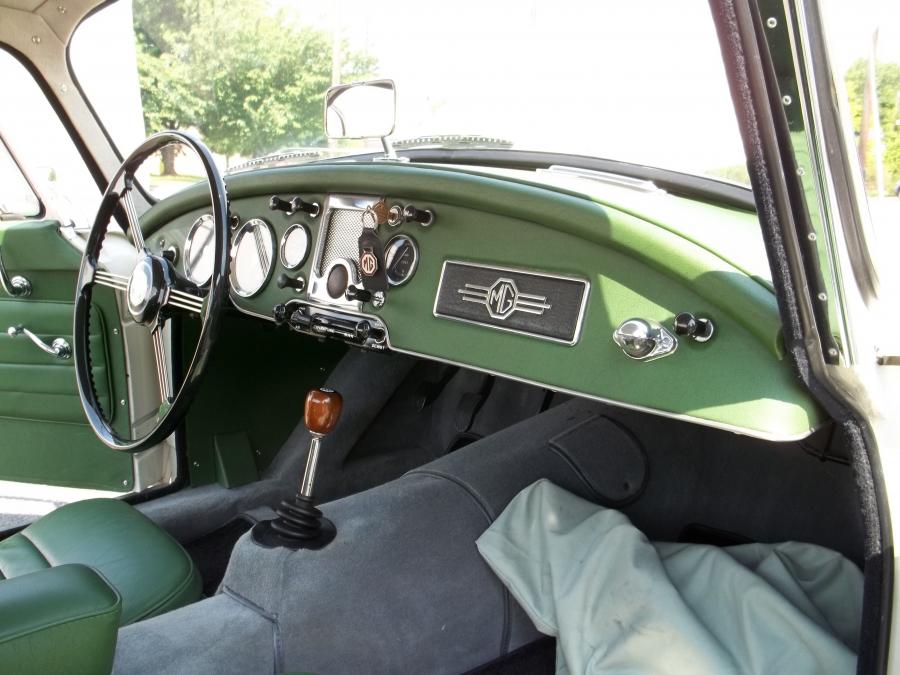  MGA Coupe 1957 года  (фото 10 из 12)
